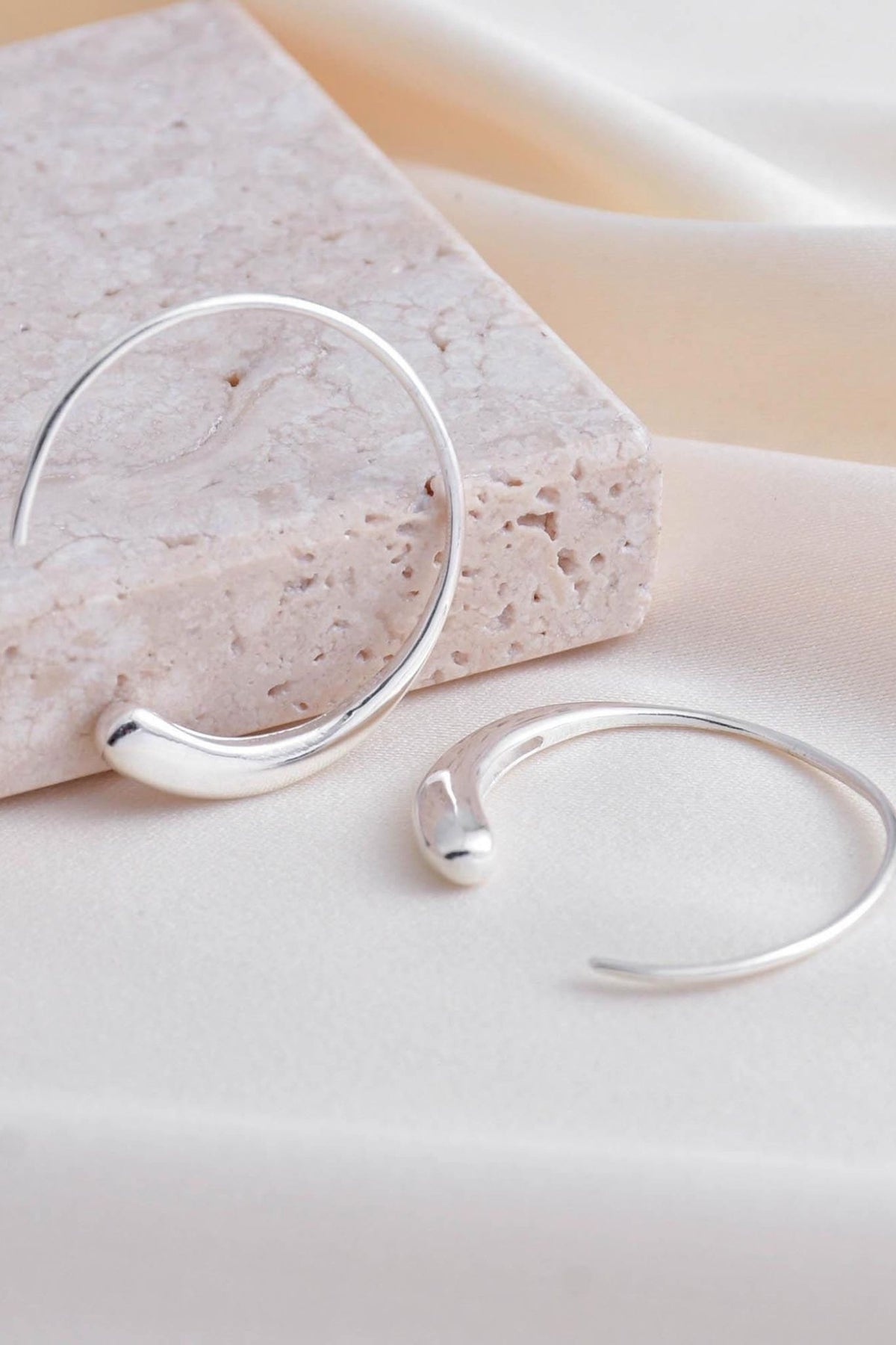 sterling-silver-threader-hoops-closeup