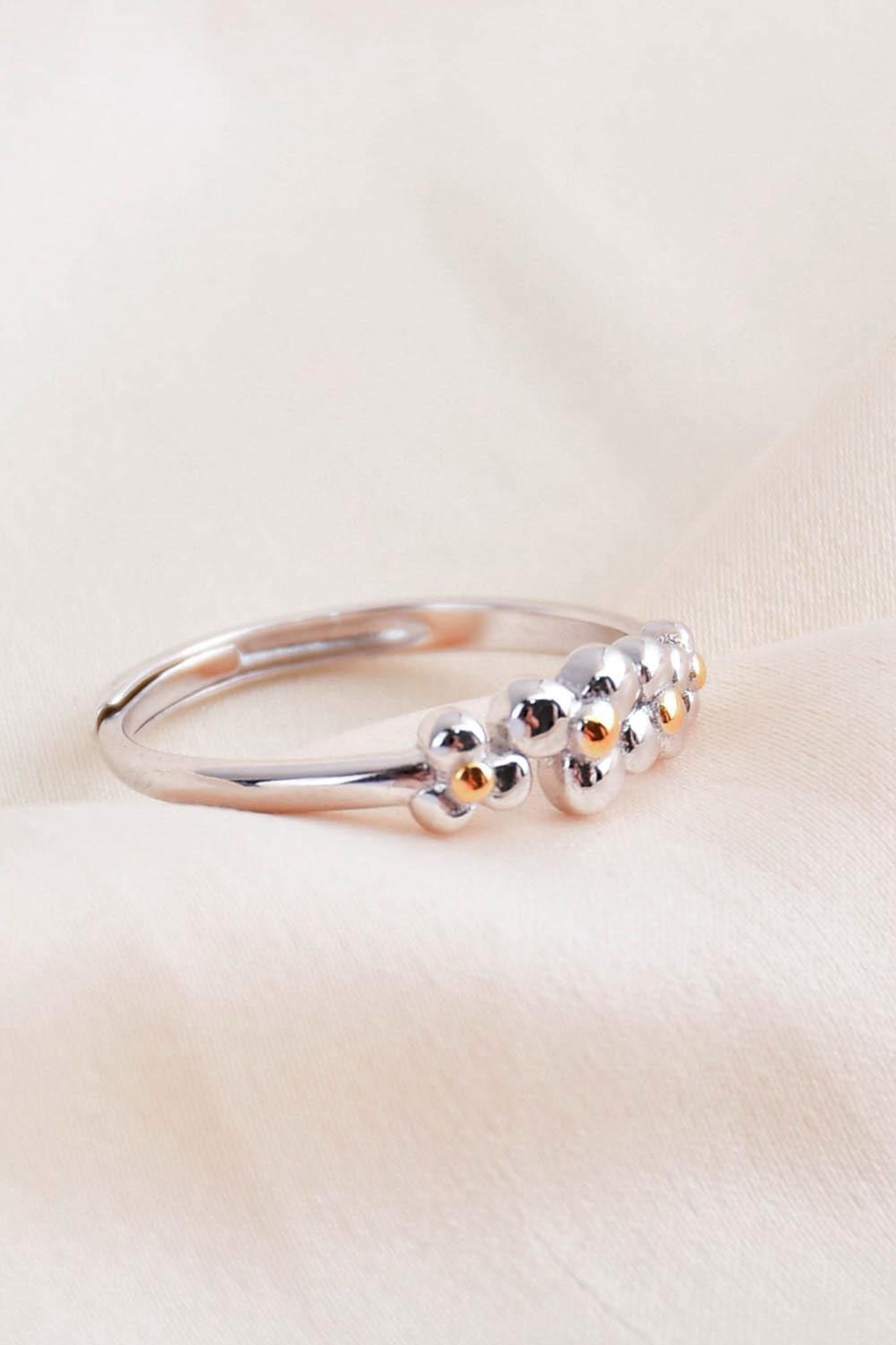 sterling-silver-dainty-daisy-floral-ring-detail-flowers