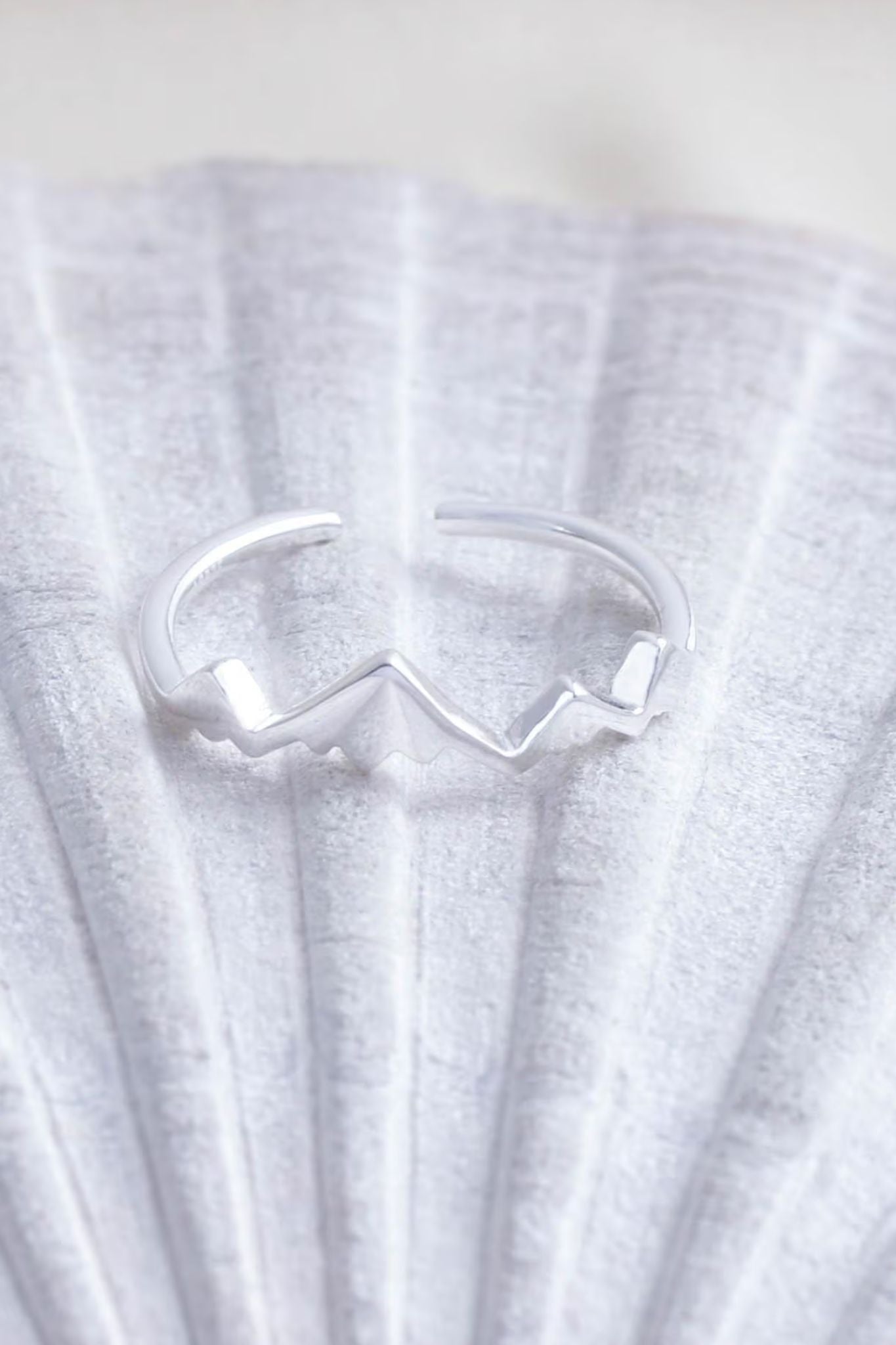 sterling-silver-mountain-ring-snowy-peaks
