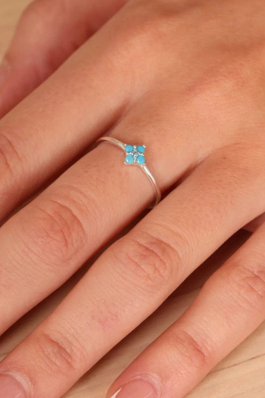 sterling-silver-turquoise-floral-ring-model-finger
