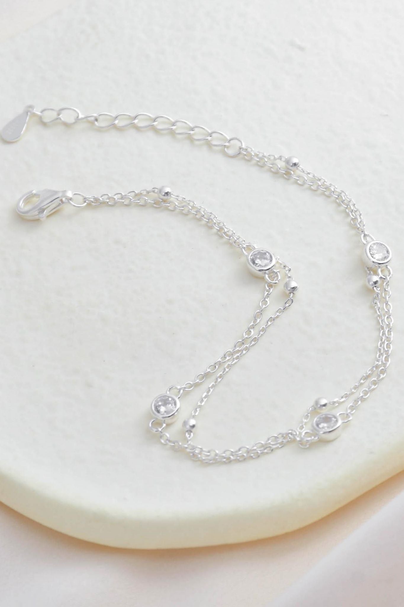 sterling-silver-round-cz-charm-bracelet-closeup