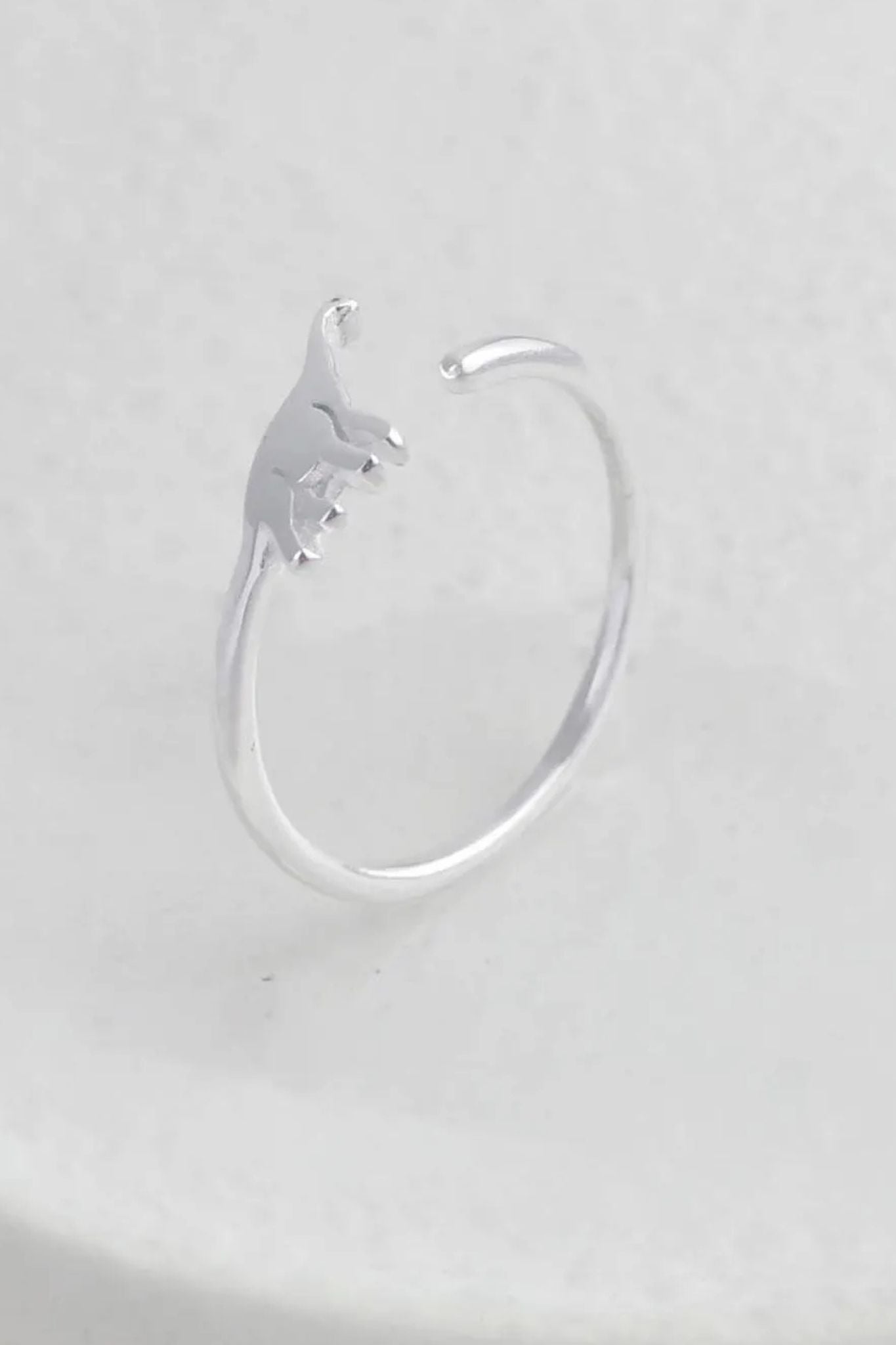 sterling-silver-brontosaurus-dinosaur-ring-closeup