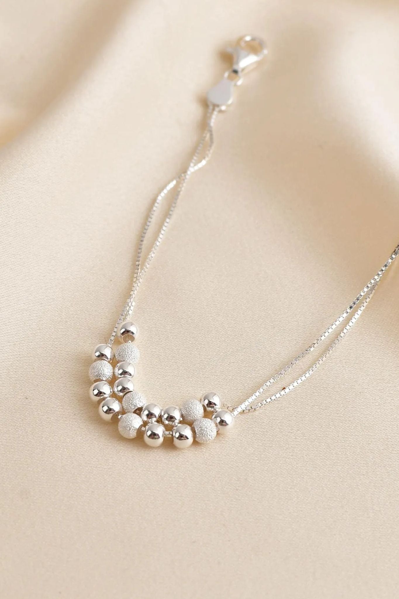 sterling-silver-frosted-bead-bracelet-18th-closeup