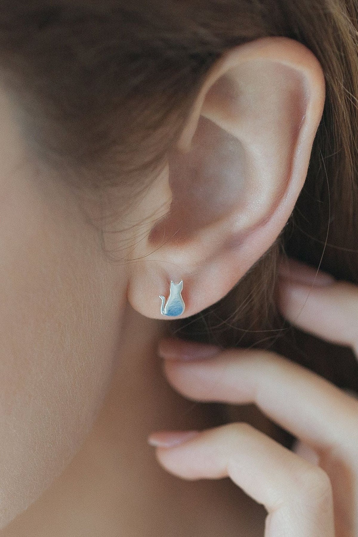 sterling-silver-cat-studs-in-silver-model