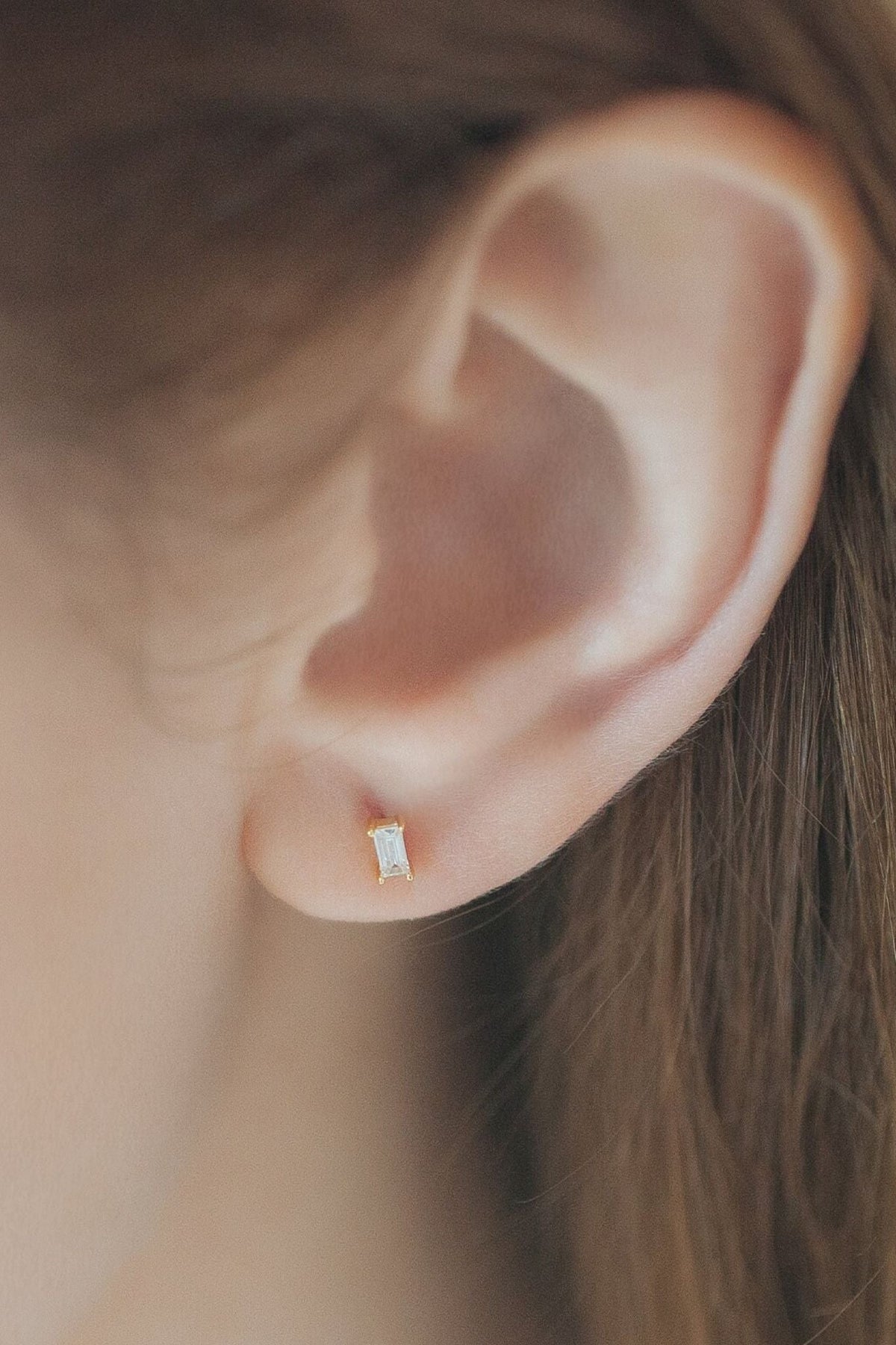 sterling-silver-cz-baguette-studs-in-gold-white-model