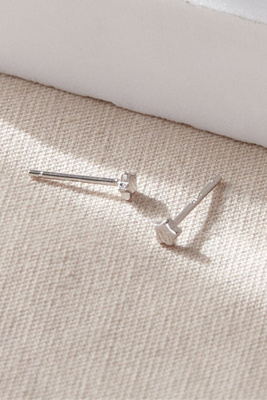 sterling-silver-solid-star-studs-3-5mm-closeup