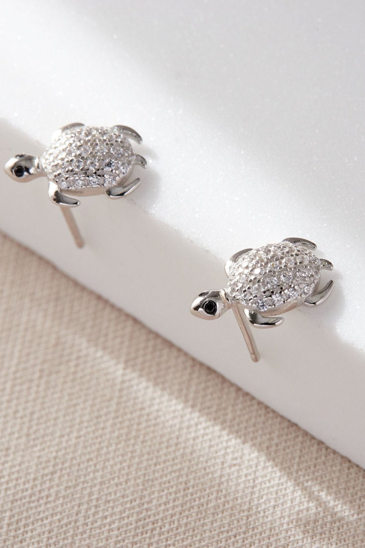 sterling-silver-cz-turtle-studs-closeup
