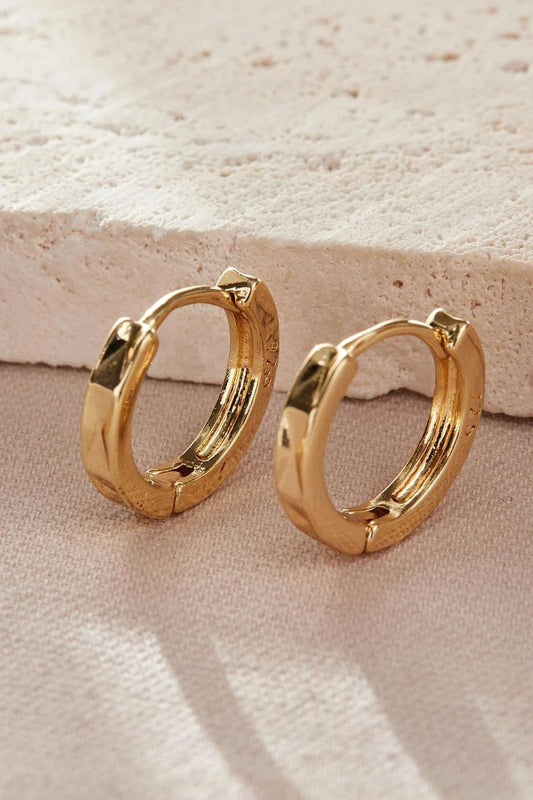 sterling-silver-angular-hoops-in-gold-various-sizes-closeup