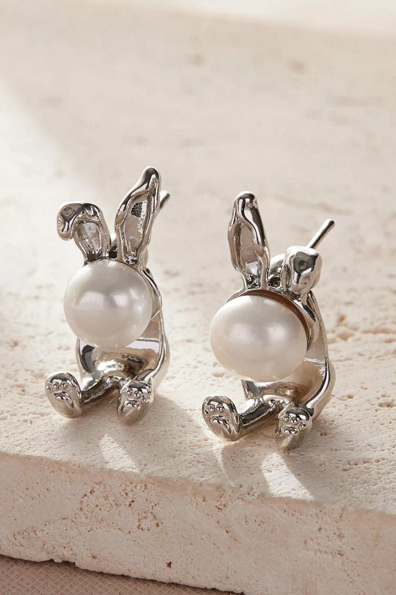 rabbit-pearl-stud-earrings-in-silver