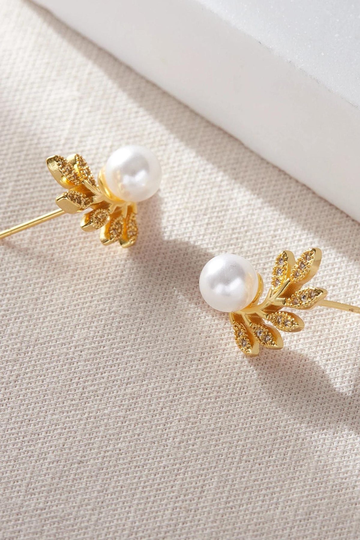 sparkly-leaf-pearl-studs-closeup