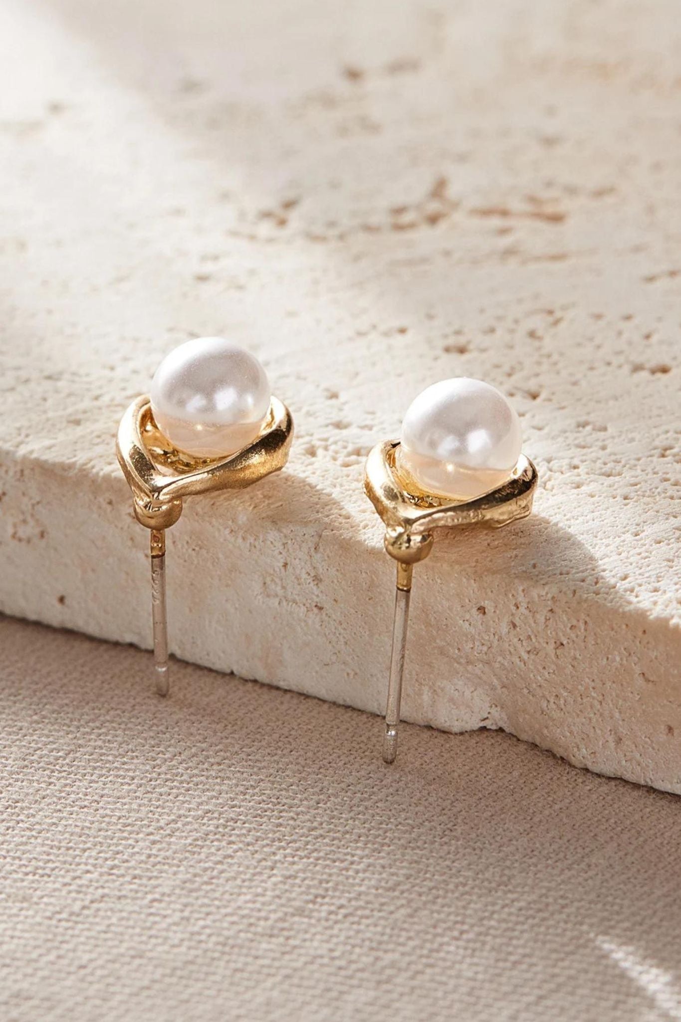 oval-pearl-studs-s925-pins