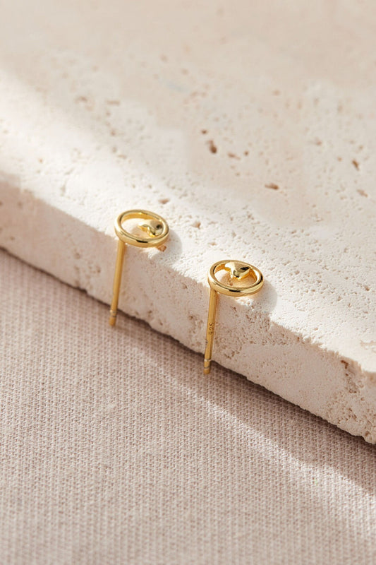 sterling-silver-6mm-circular-heart-studs-in-gold-closeup