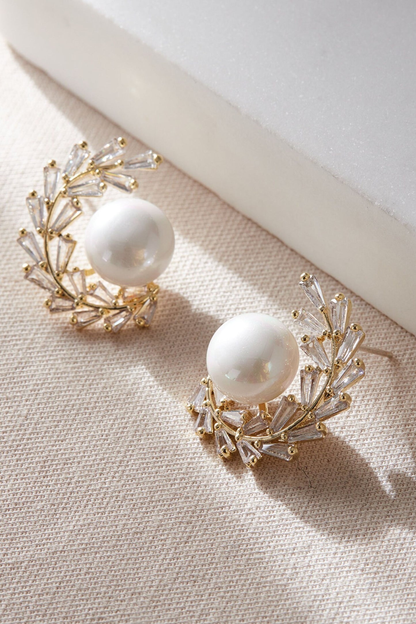 leaf-pearl-studs-in-gold