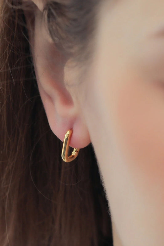sterling-silver-u-shaped-hoops-in-gold-model