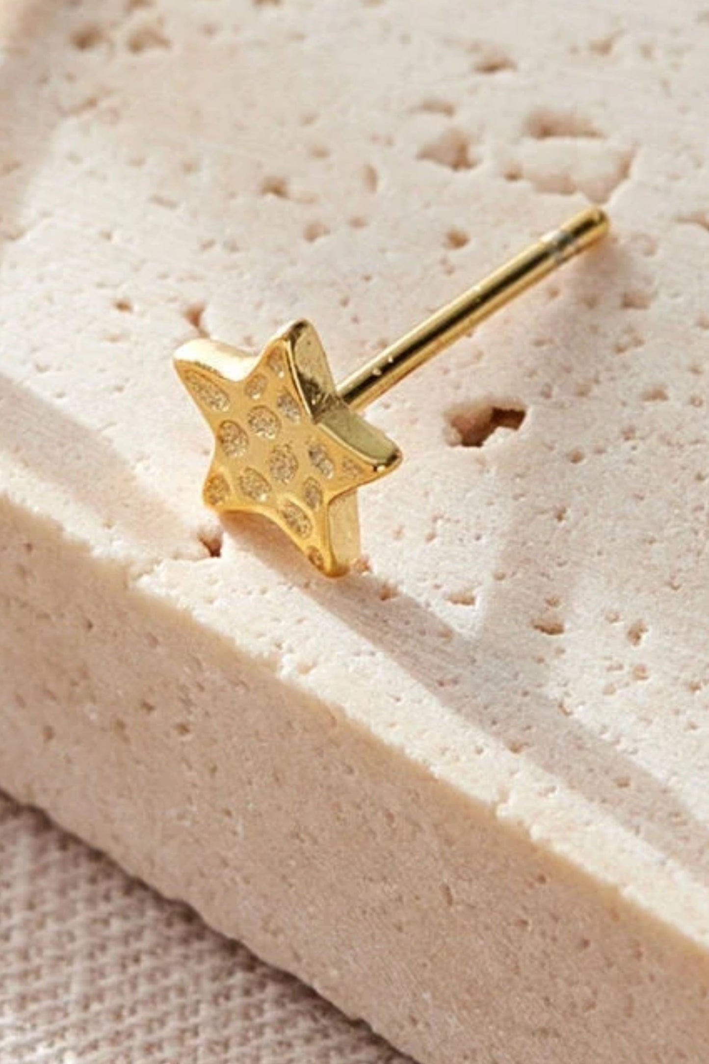 sterling-silver-hammered-star-studs-6mm-in-gold-closeup