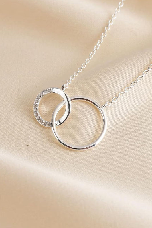 sterling-silver-cz-two-rings-necklace-amazing-mum-closeup