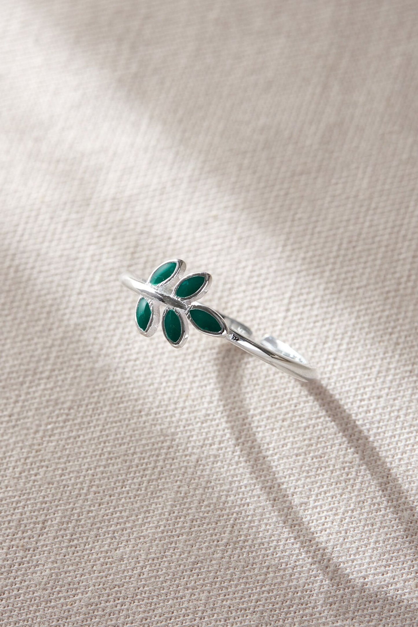 Sterling Silver Leaf Ring in Silver/Green