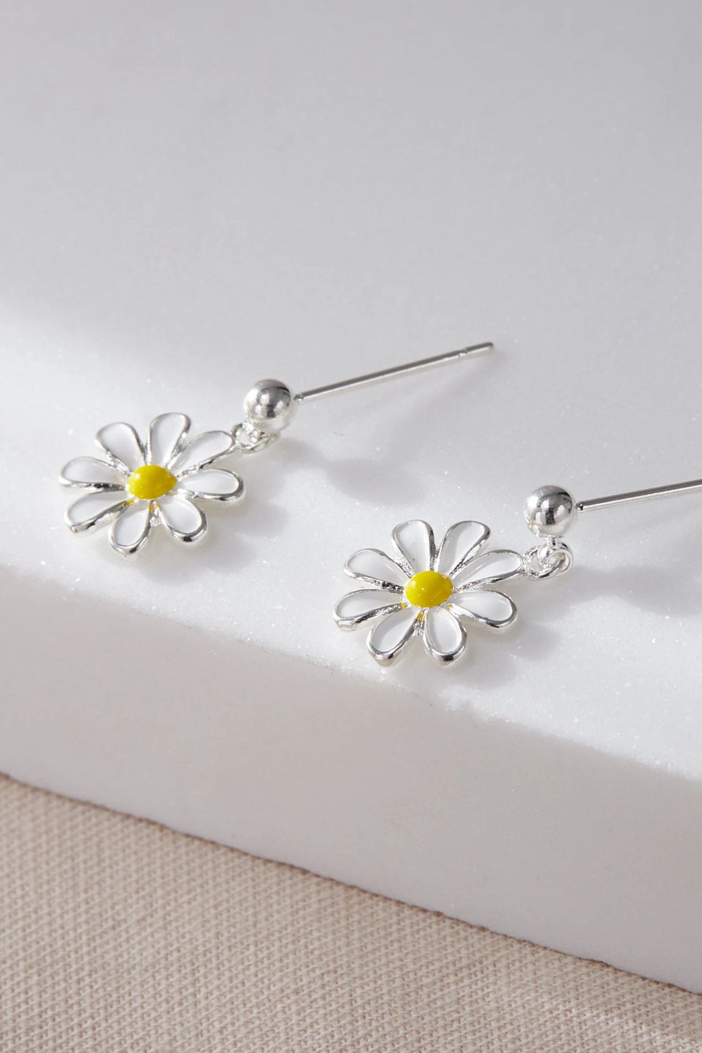 sterling-silver-daisy-drop-earrings-closeup