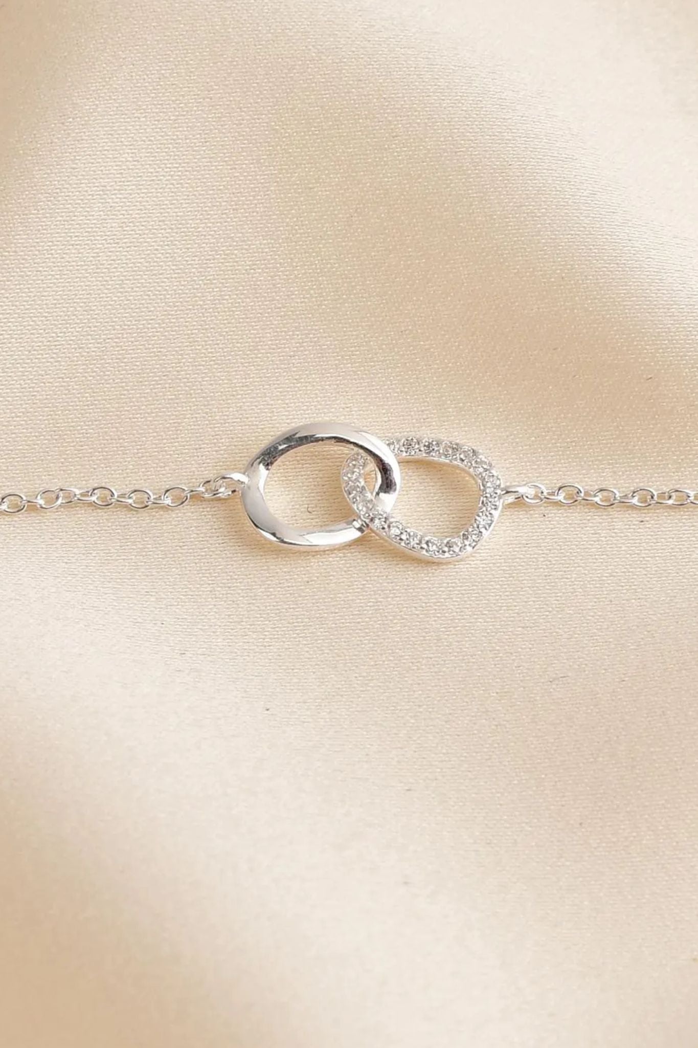 sterling-silver-dainty-infinity-bracelet-closeup