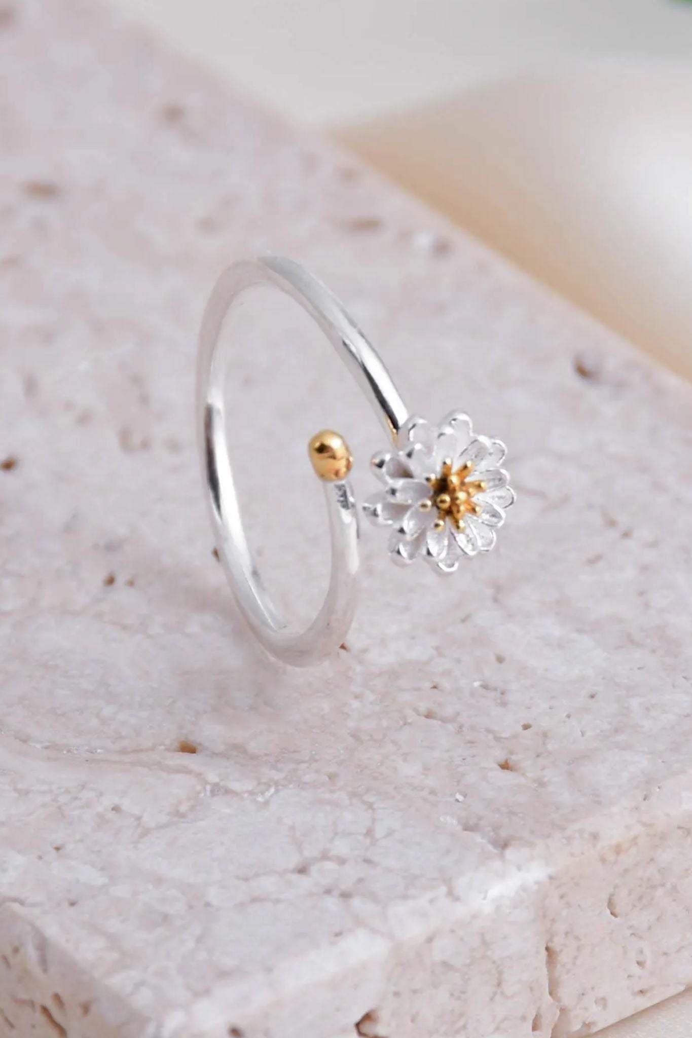 sterling-silver-daisy-wrap-ring-closeup