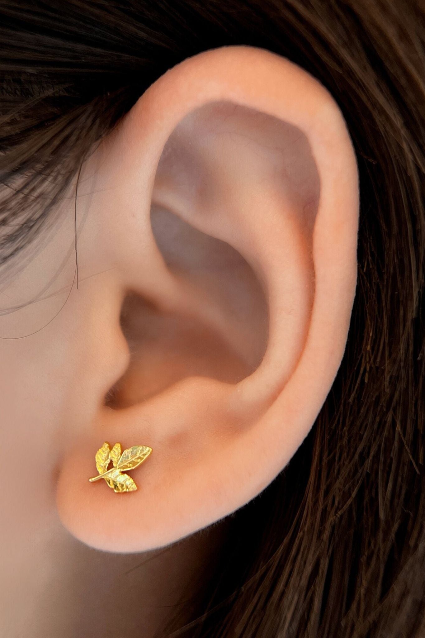 sterling-silver-leaf-stud-earrings-in-gold-model