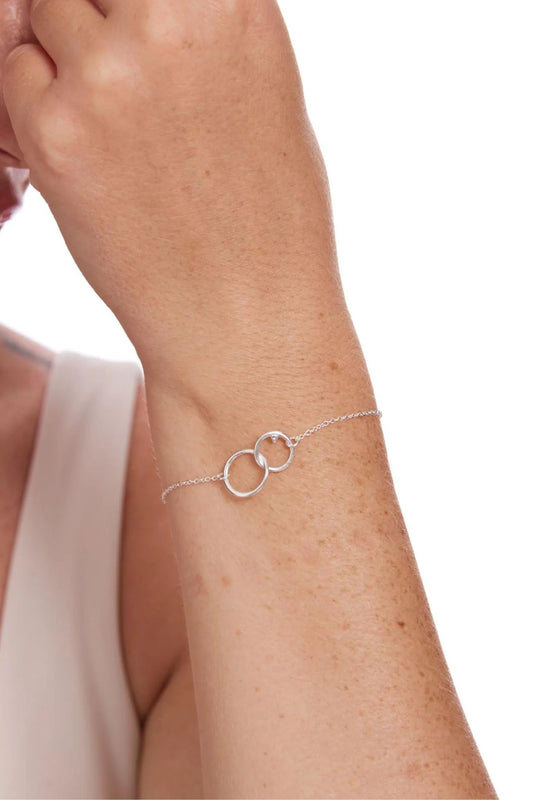 sterling-silver-cz-dainty-circles-bracelet-amazing-mum-model