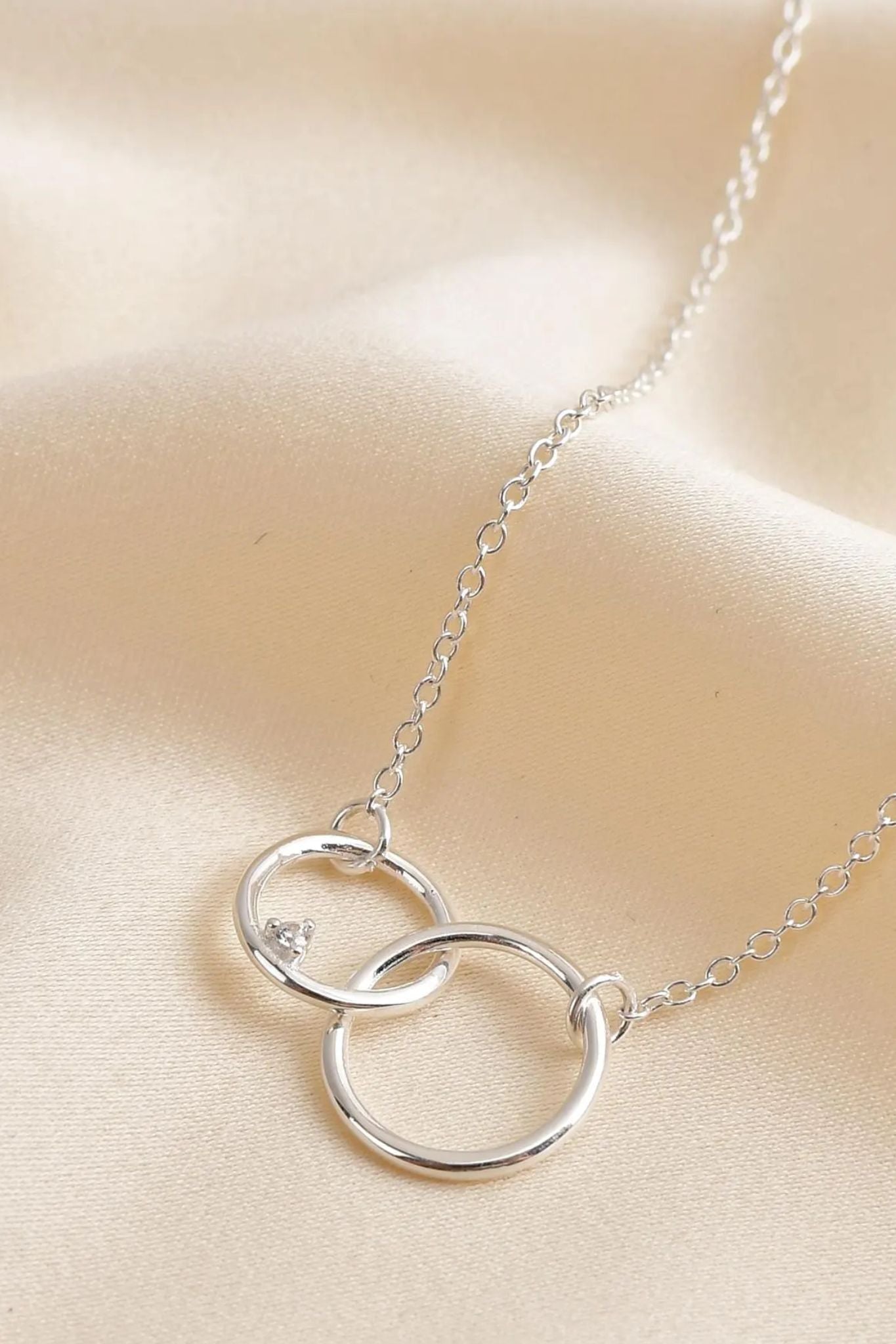 sterling-silver-cz-dainty-circles-bracelet-amazing-mum-closeup
