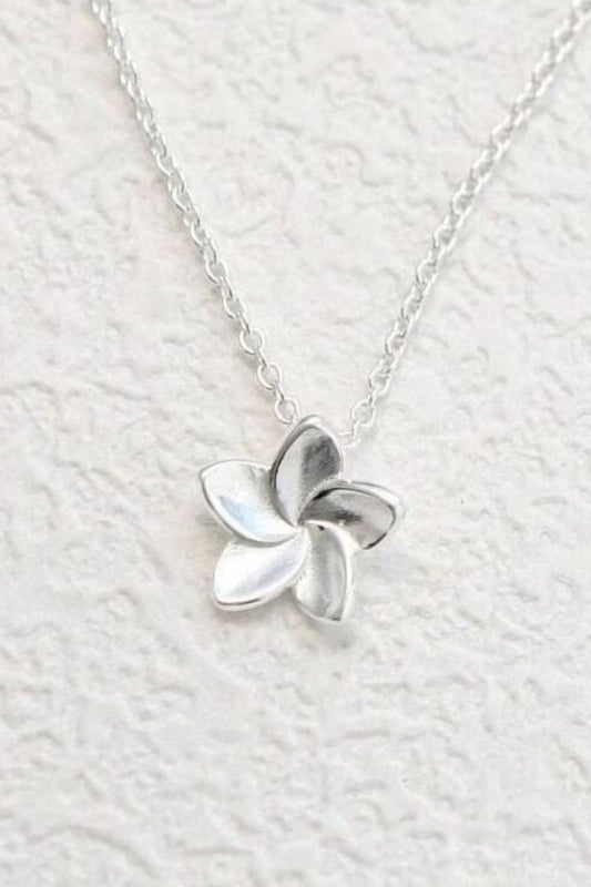 sterling-silver-flower-necklace-pendant-closeup