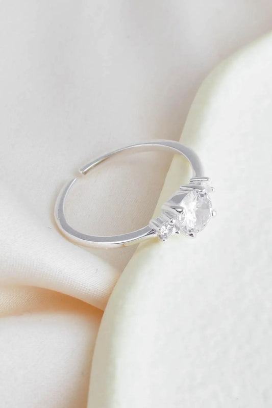 sterling-silver-cz-sparkly-ring-closeup