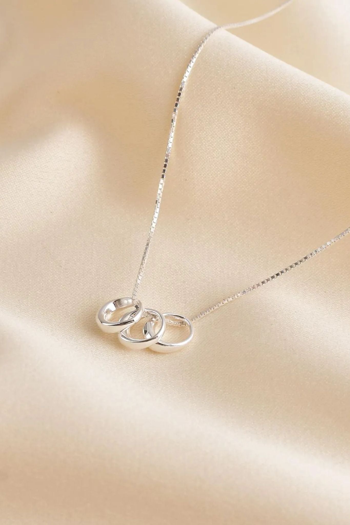 sterling-silver-three-hoops-necklace-30th-closeup