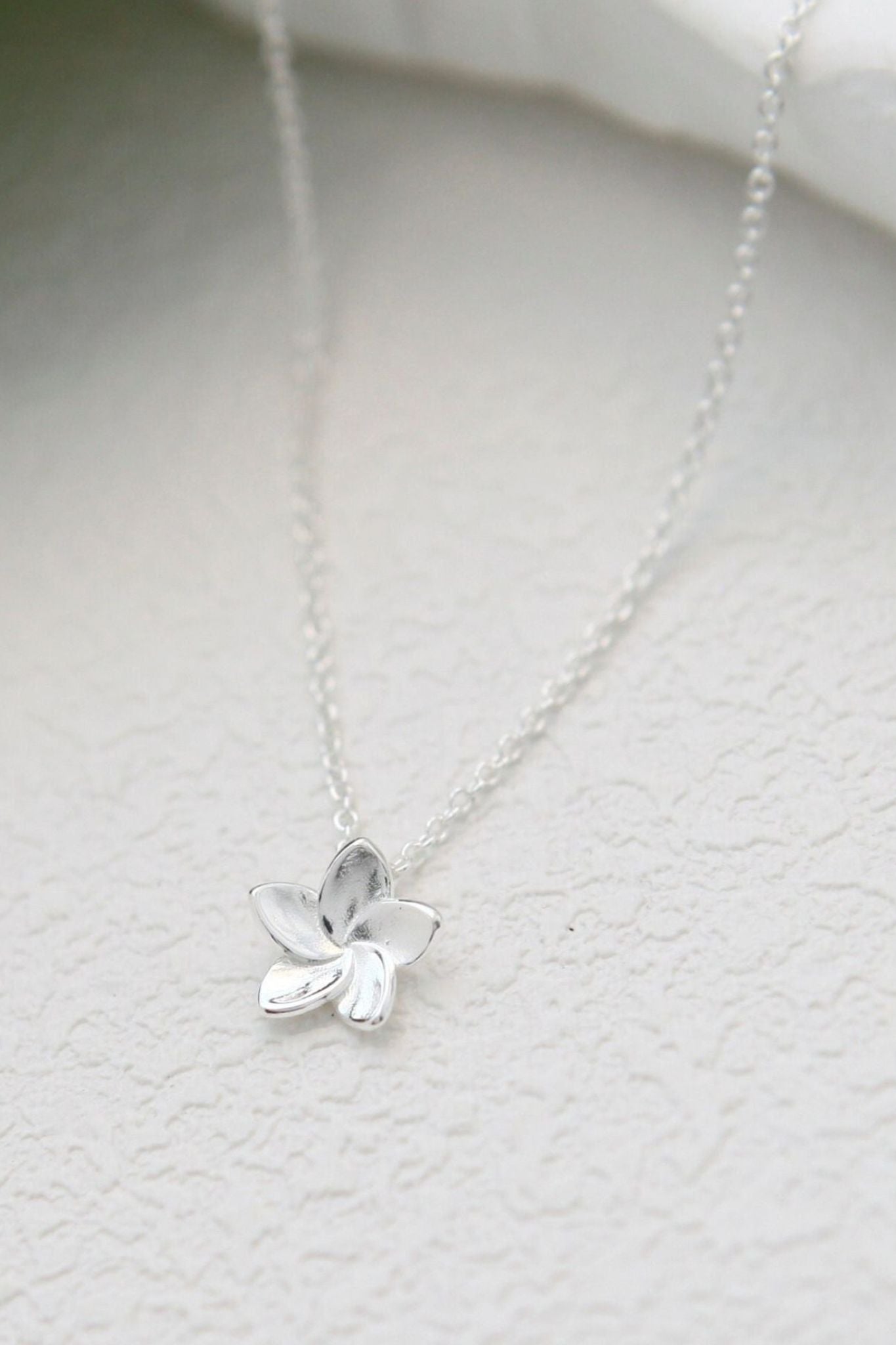 sterling-silver-flower-necklace-closuep