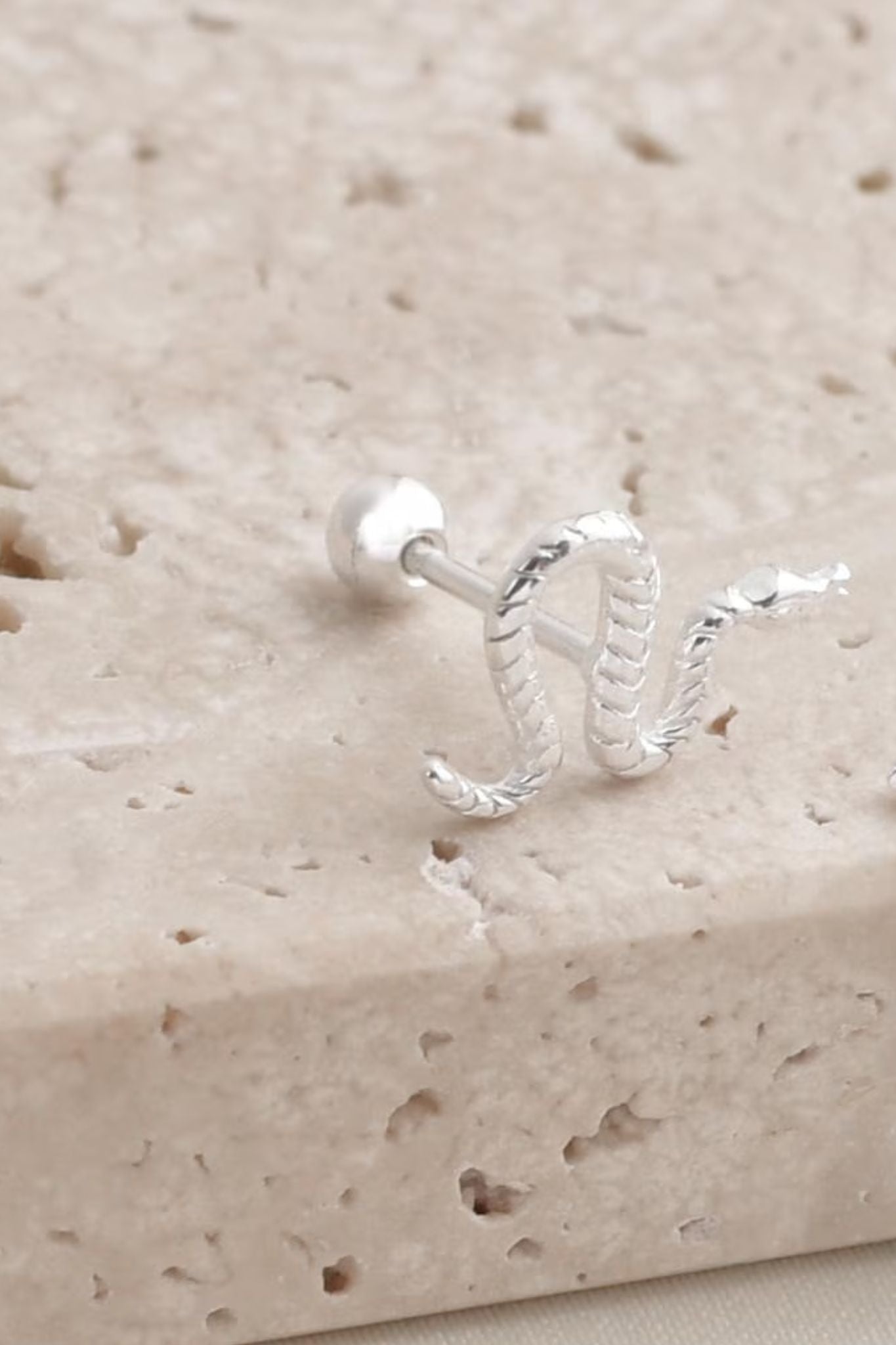 sterling-silver-snake-cartilage-stud-20g-single