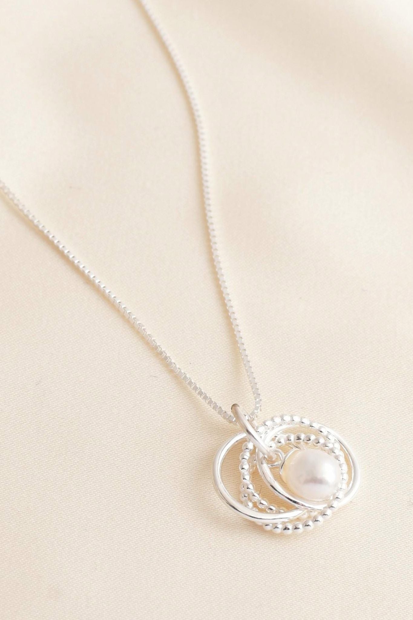 sterling-silver-freshwater-pearl-necklace-40th-closeup
