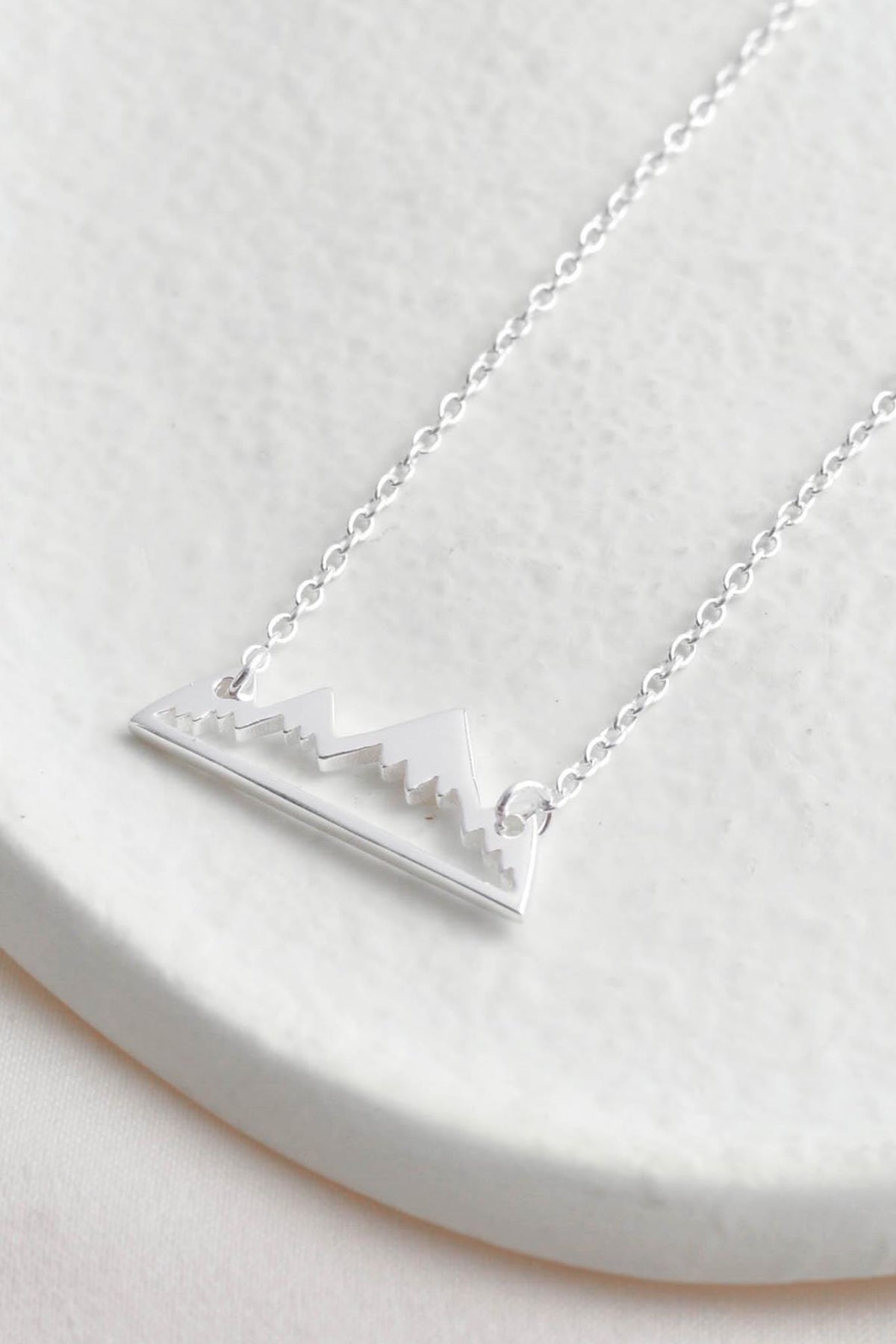sterling-silver-snow-capped-mountain-necklace-closeup