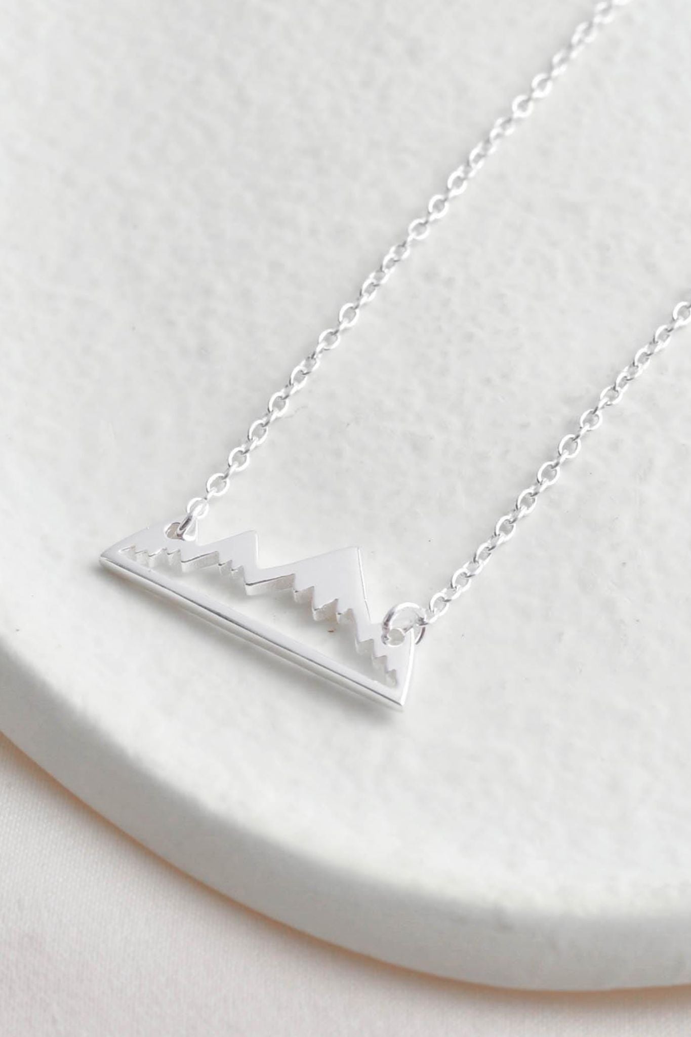 sterling-silver-snow-capped-mountain-necklace-closeup