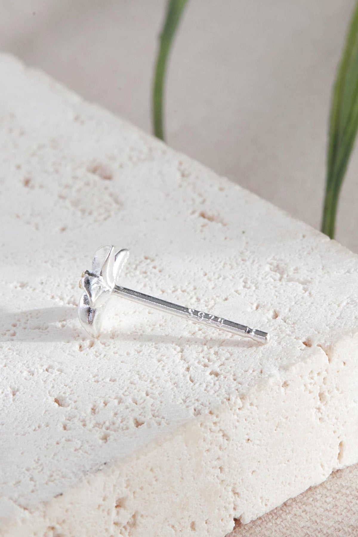 sterling-silver-minimalist-flower-studs-s925-hallmark