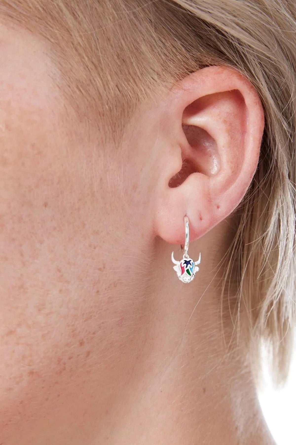 sterling-silver-colourful-highland-cow-hoops-model