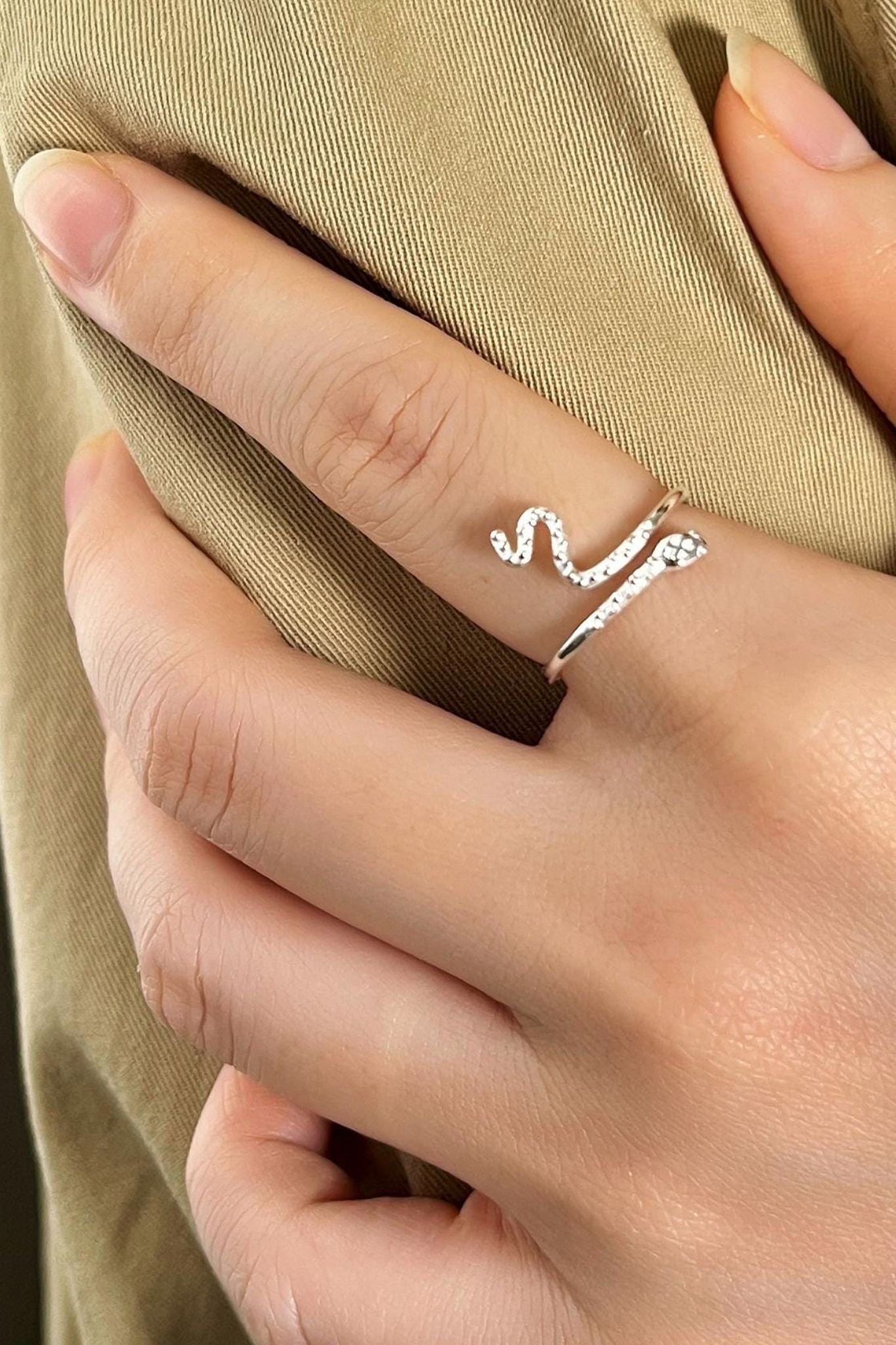 sterling-silver-snake-ring-model