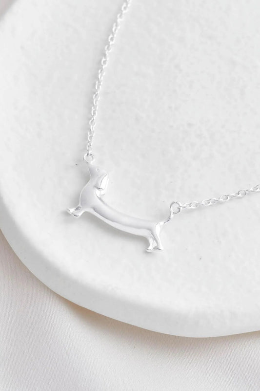 sterling-silver-sausage-dog-necklace-in-silver-amazing-mum-closeup
