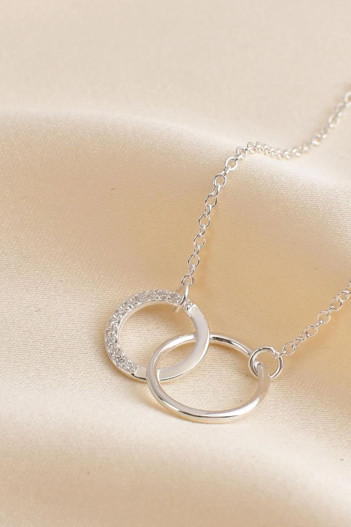 sterling-silver-cz-dual-circles-bracelet-sister-closeup