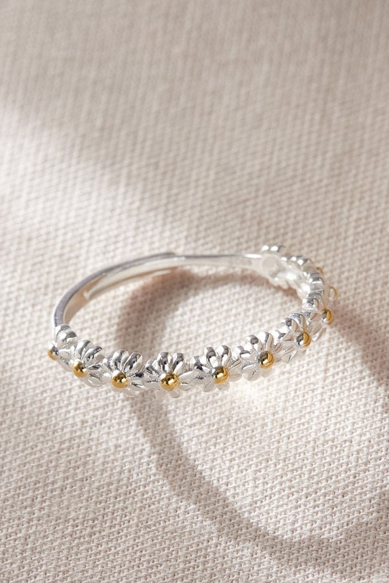sterling-silver-daisy-chain-ring-dainty-floral-design