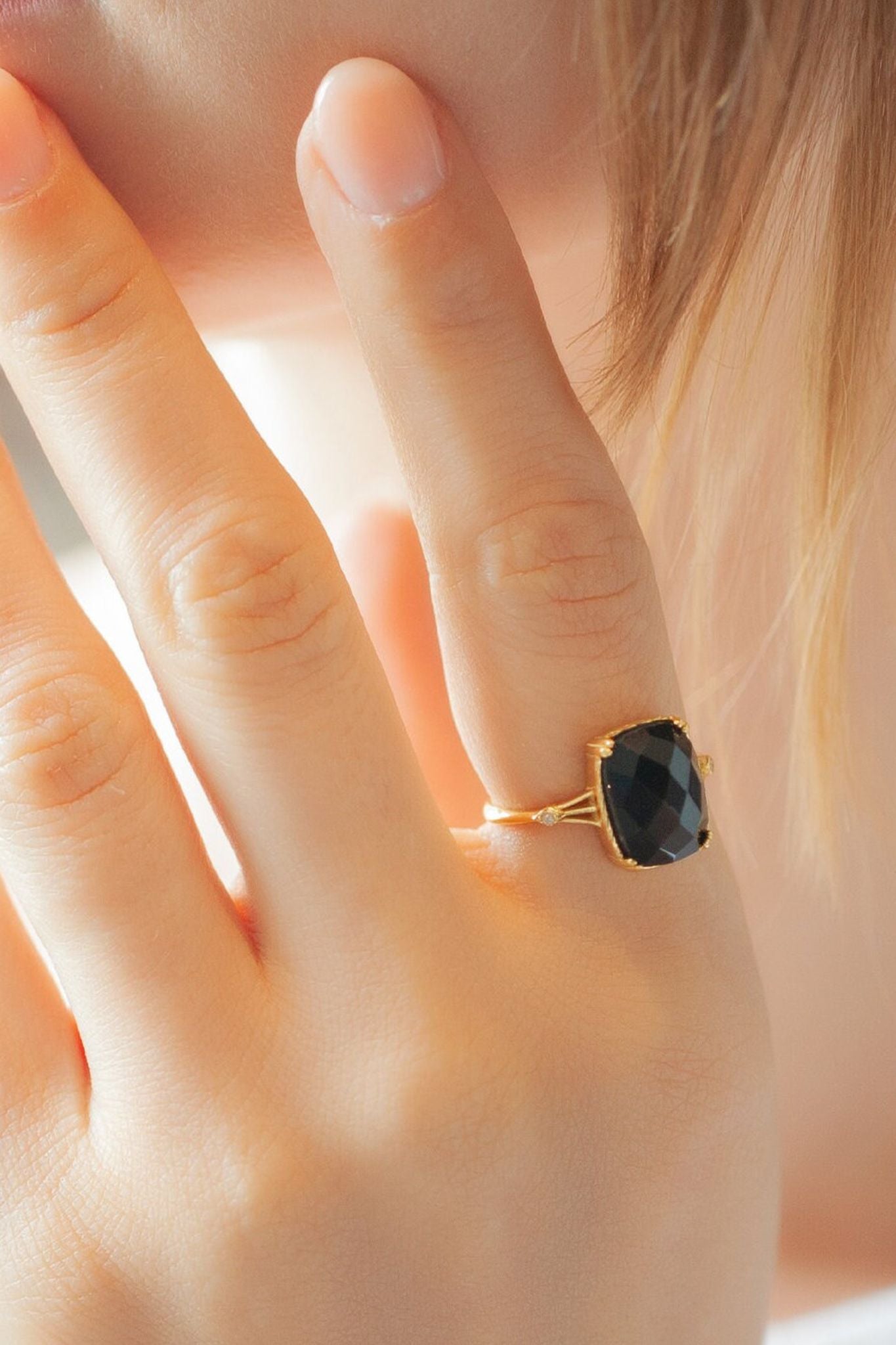 sterling-silver-black-zirconia-ring-model-finger