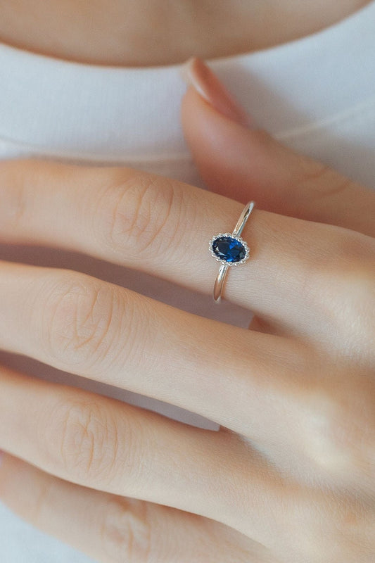 sterling-silver-blue-zirconia-ring-model-finger