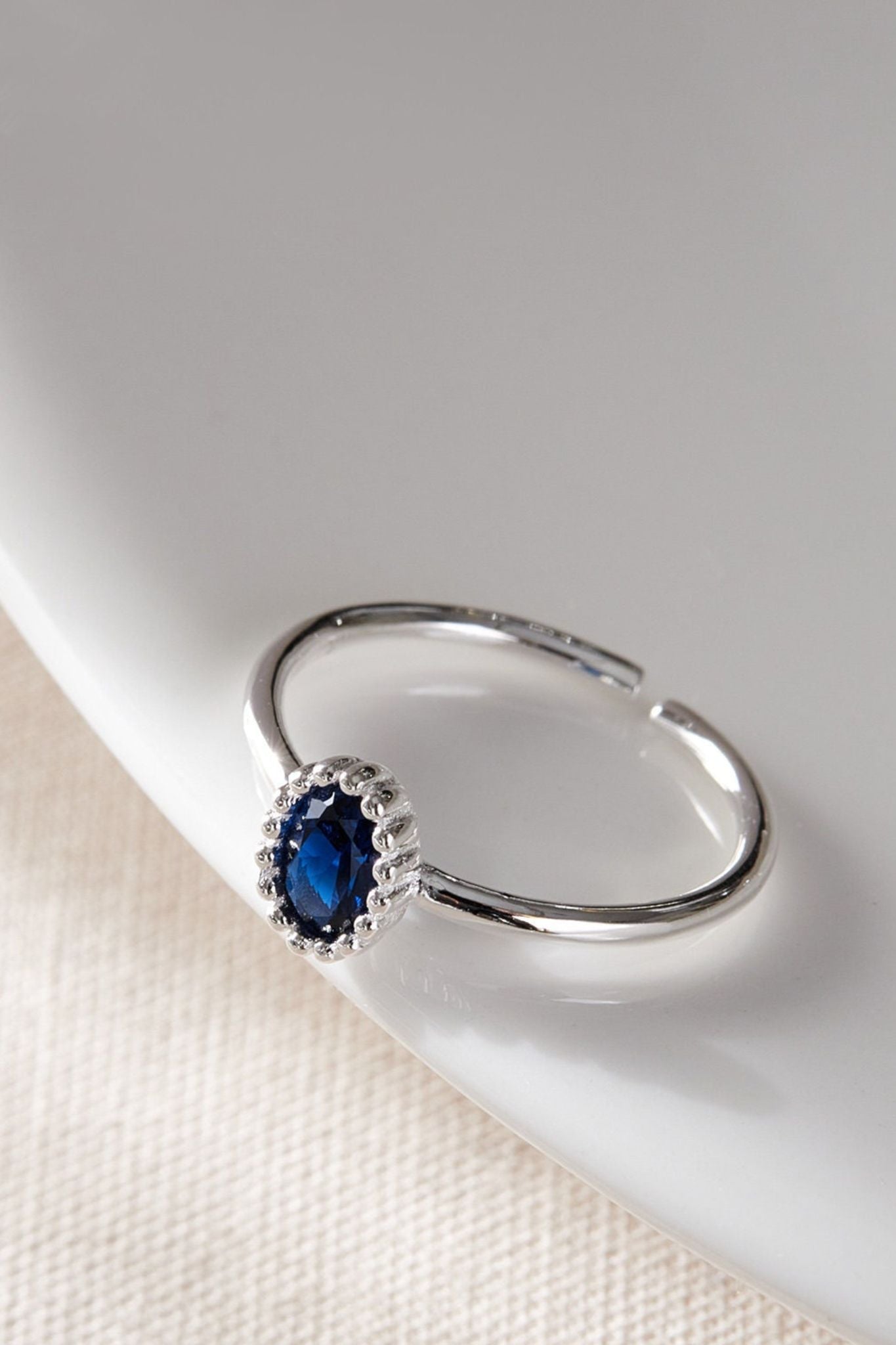 sterling-silver-blue-zirconia-ring-closeup