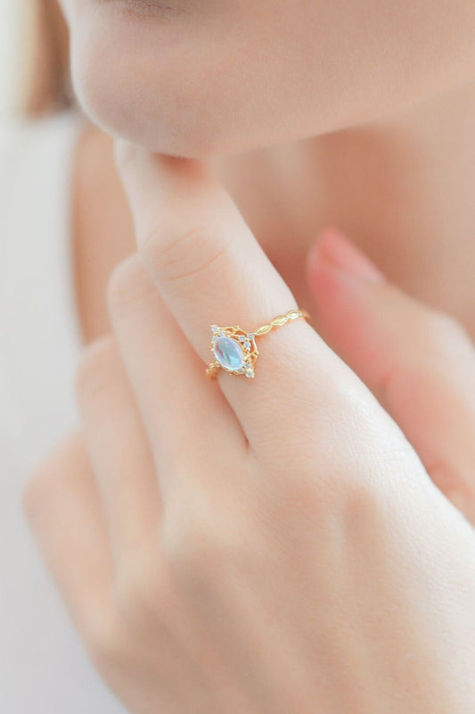 sterling-silver-moonstone-ring-model-finger