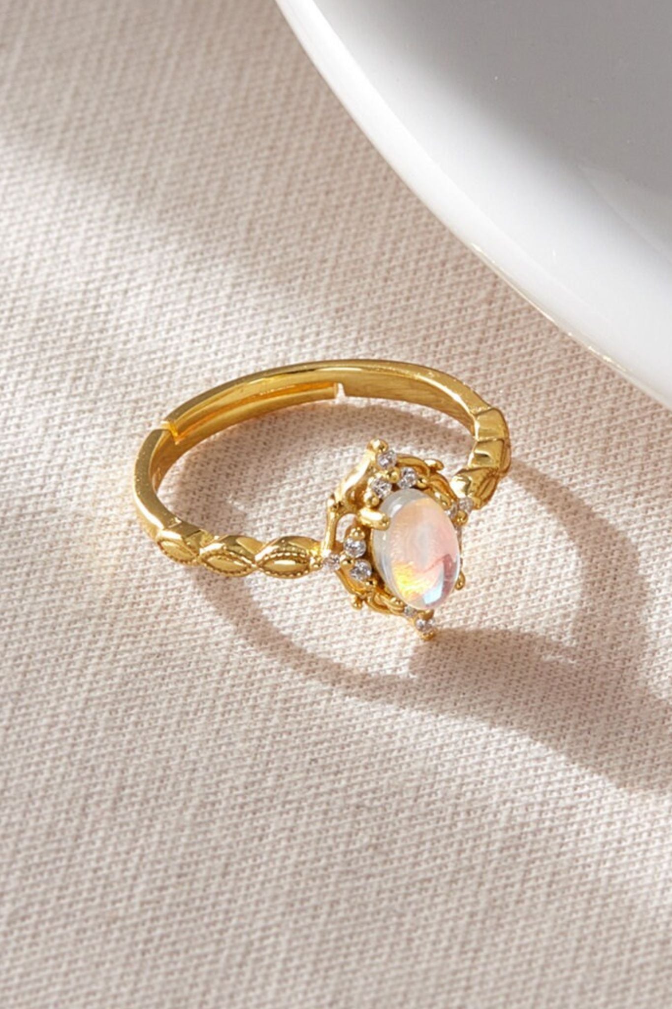 sterling-silver-moonstone-ring-closuep