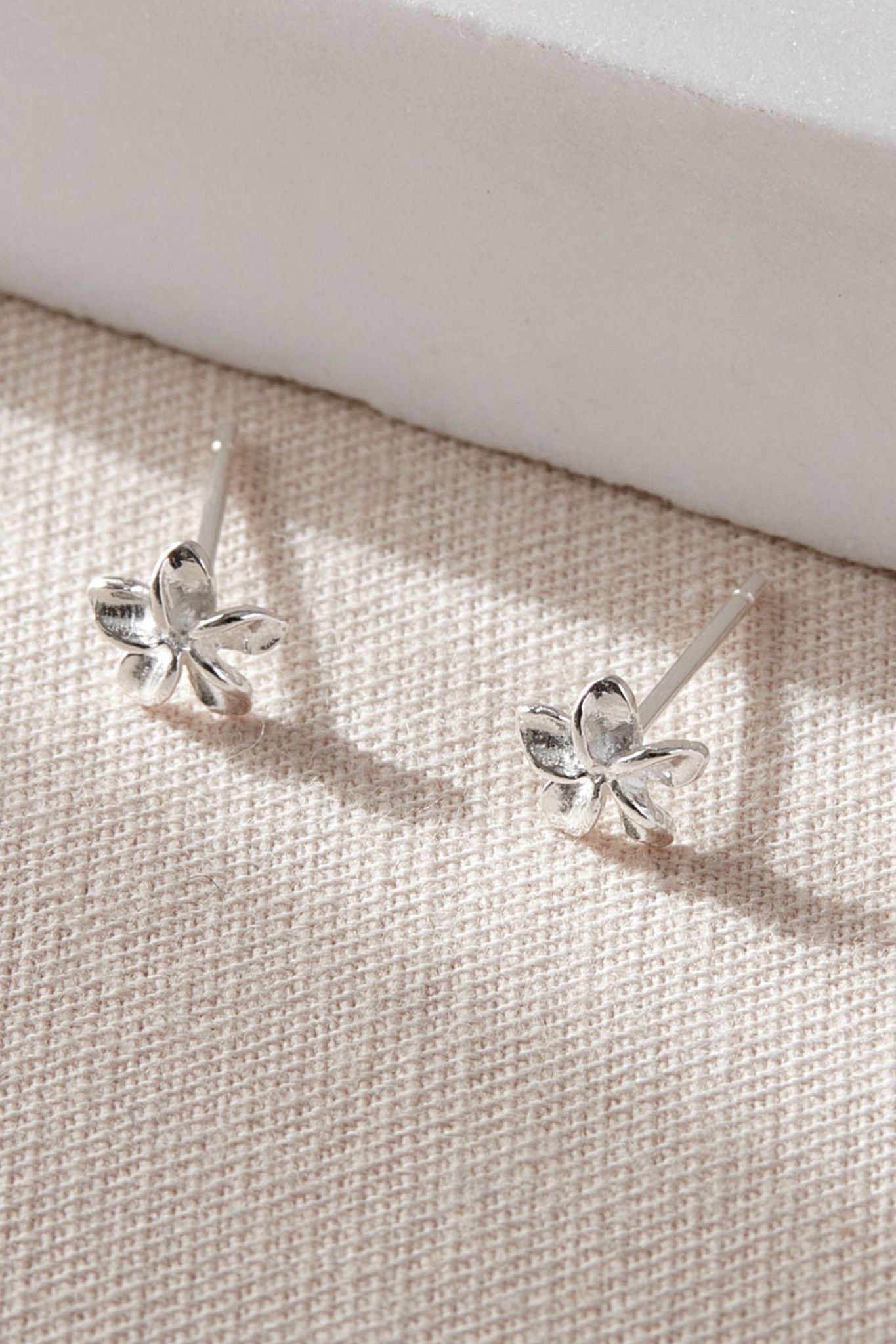 sterling-silver-dainty-flower-stud-earrings
