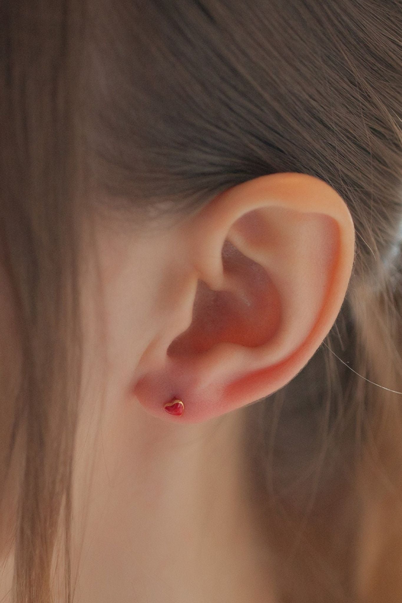 sterling-silver-red-heart-studs-4mm-model