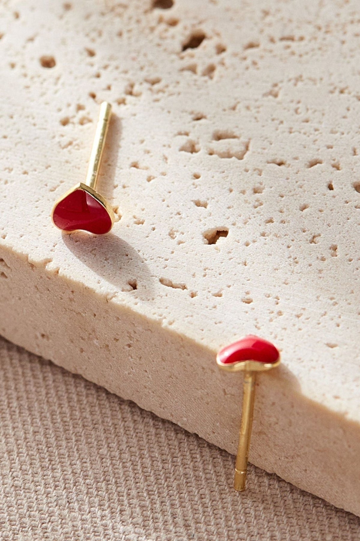 sterling-silver-red-heart-studs-4mm