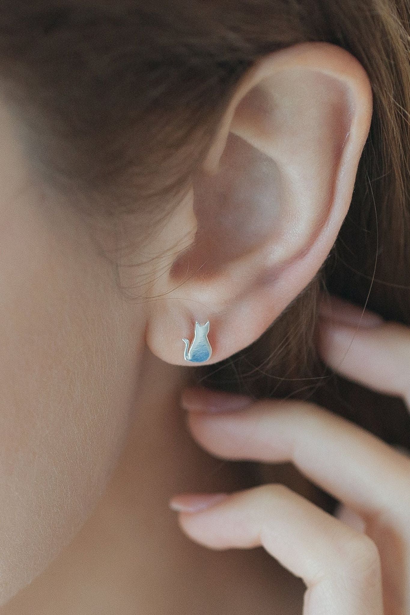 sterling-silver-cat-studs-in-silver-model